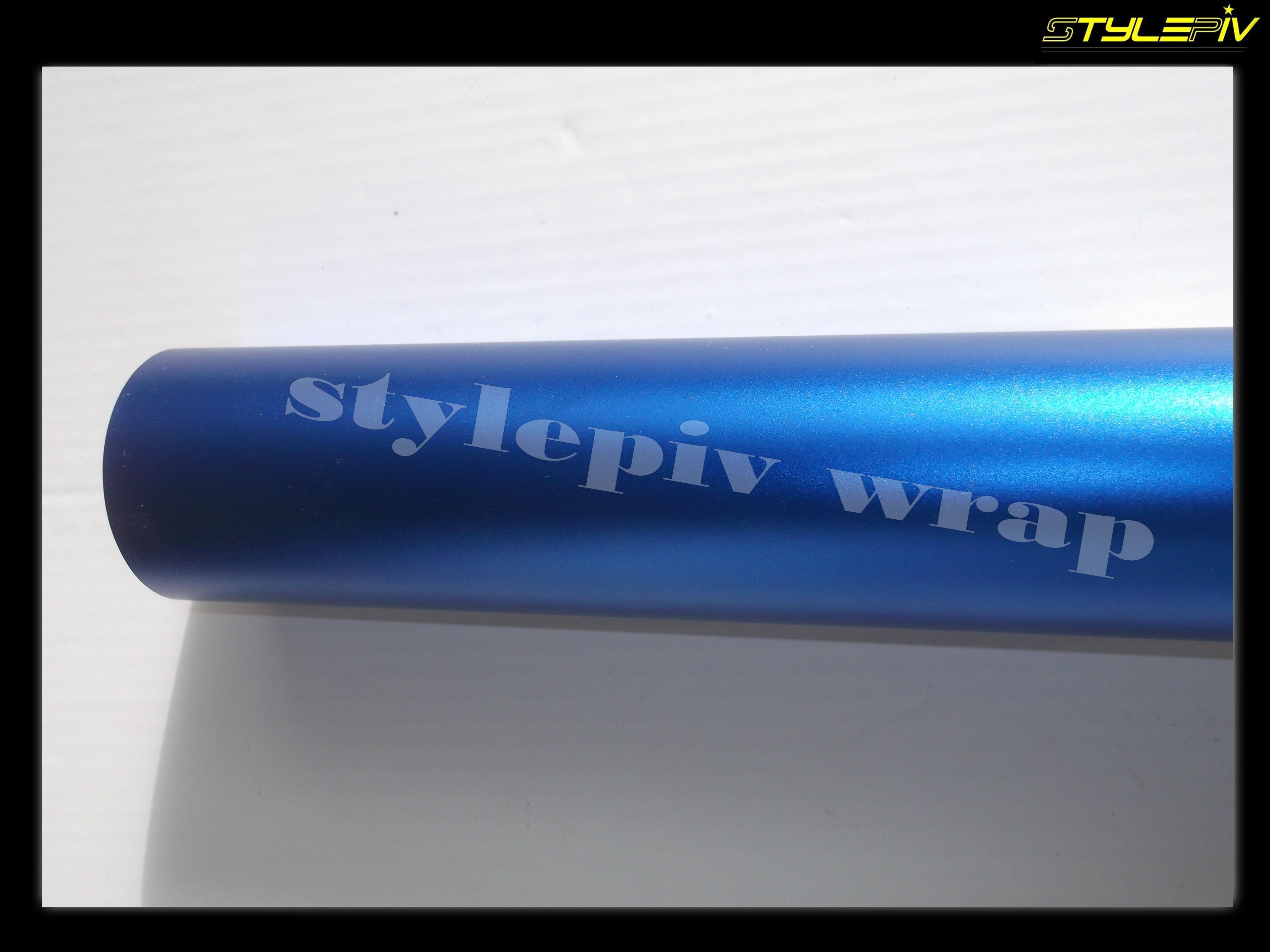 Film covering mat chrome bleu