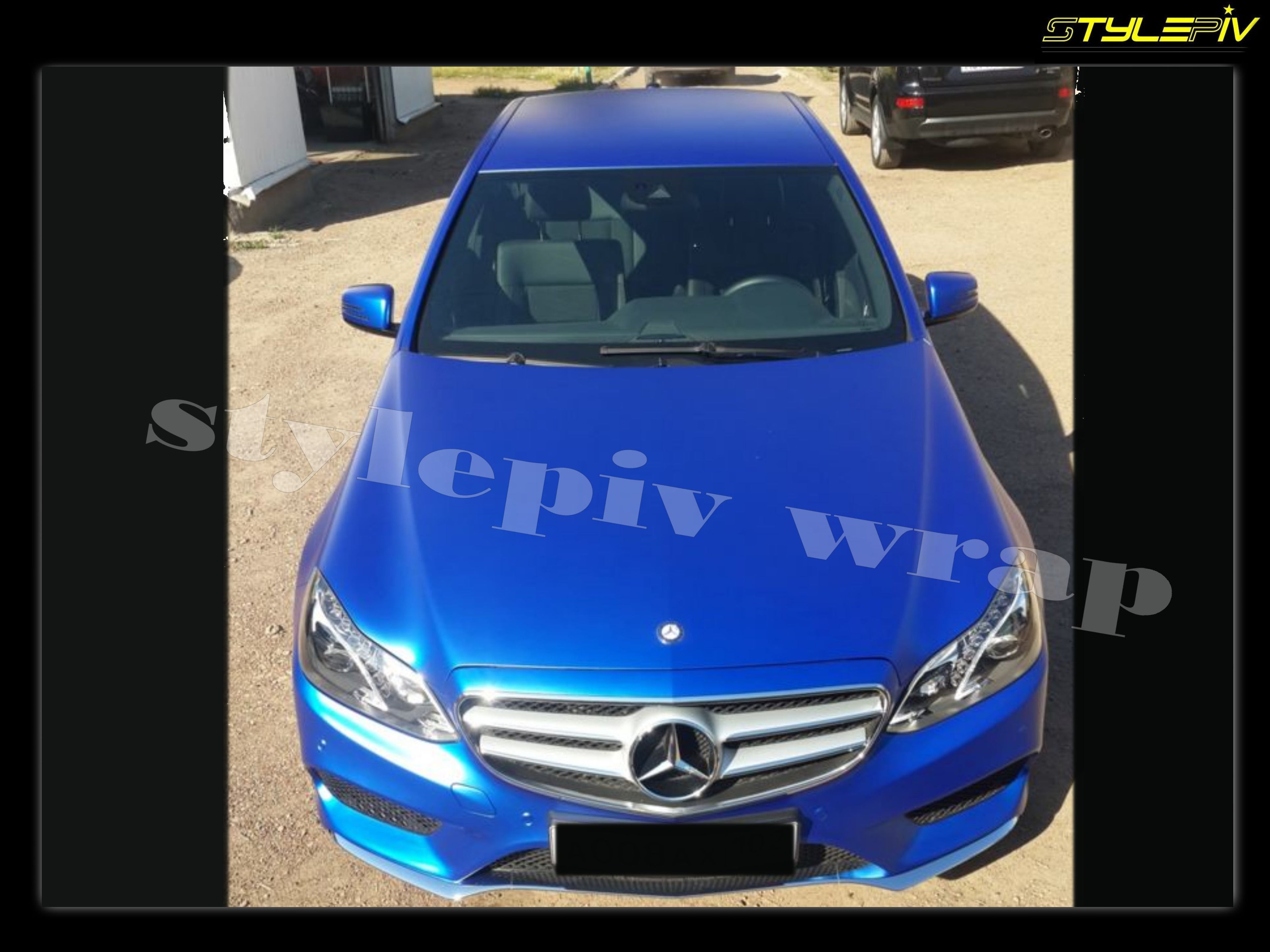 Film covering mat chrome bleu