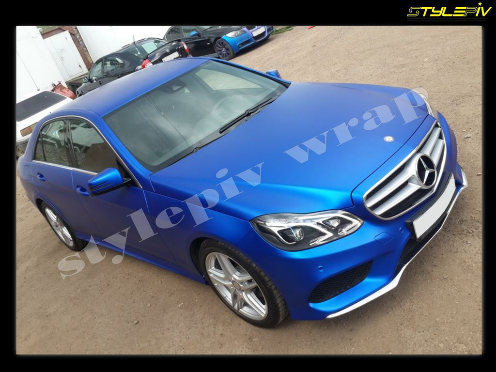 Film covering mat chrome bleu