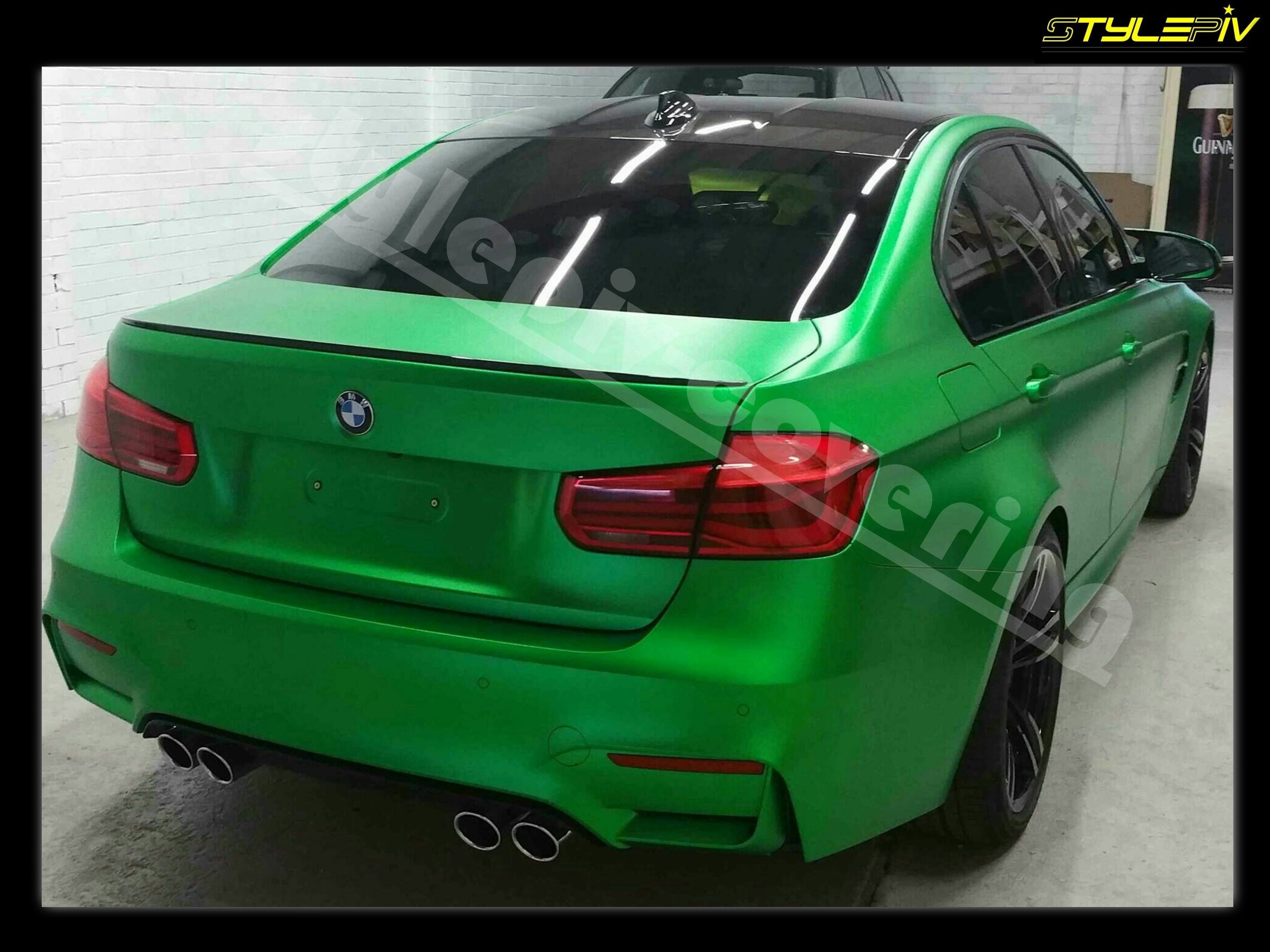 Film covering vert mat chrome