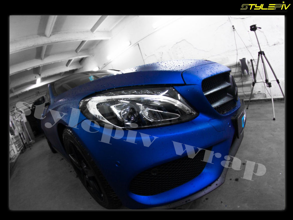 Film covering mat chrome bleu